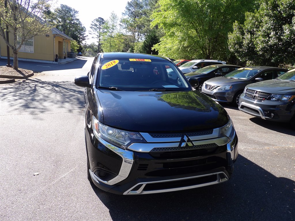 2019 Mitsubishi Outlander ES FWD's photo