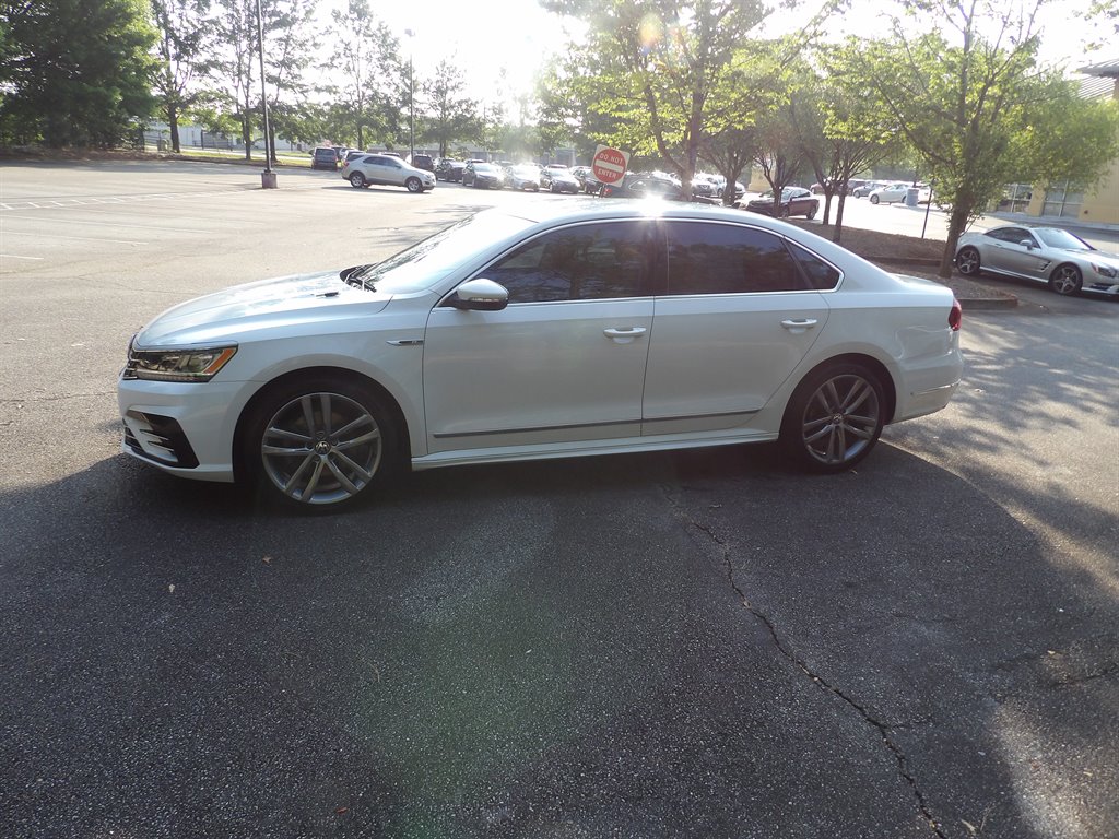 2017 Volkswagen Passat 1.8T R-Line w/ Comfort Pkg. Auto's photo
