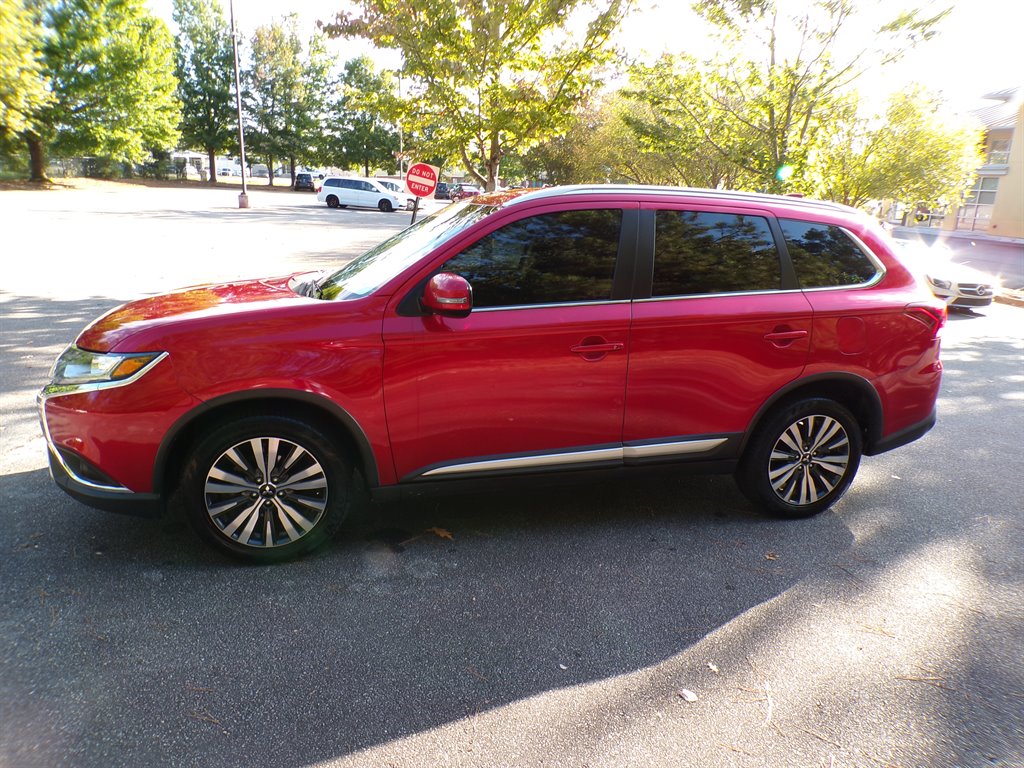 2020 Mitsubishi Outlander SEL's photo