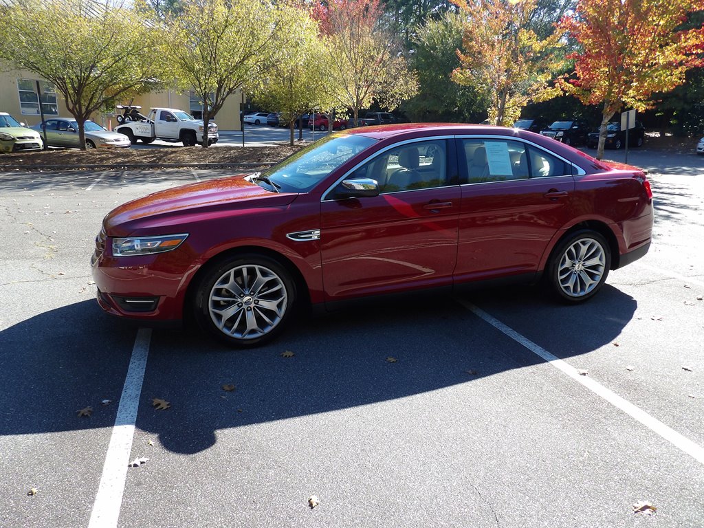 2016 Ford Taurus Limited's photo