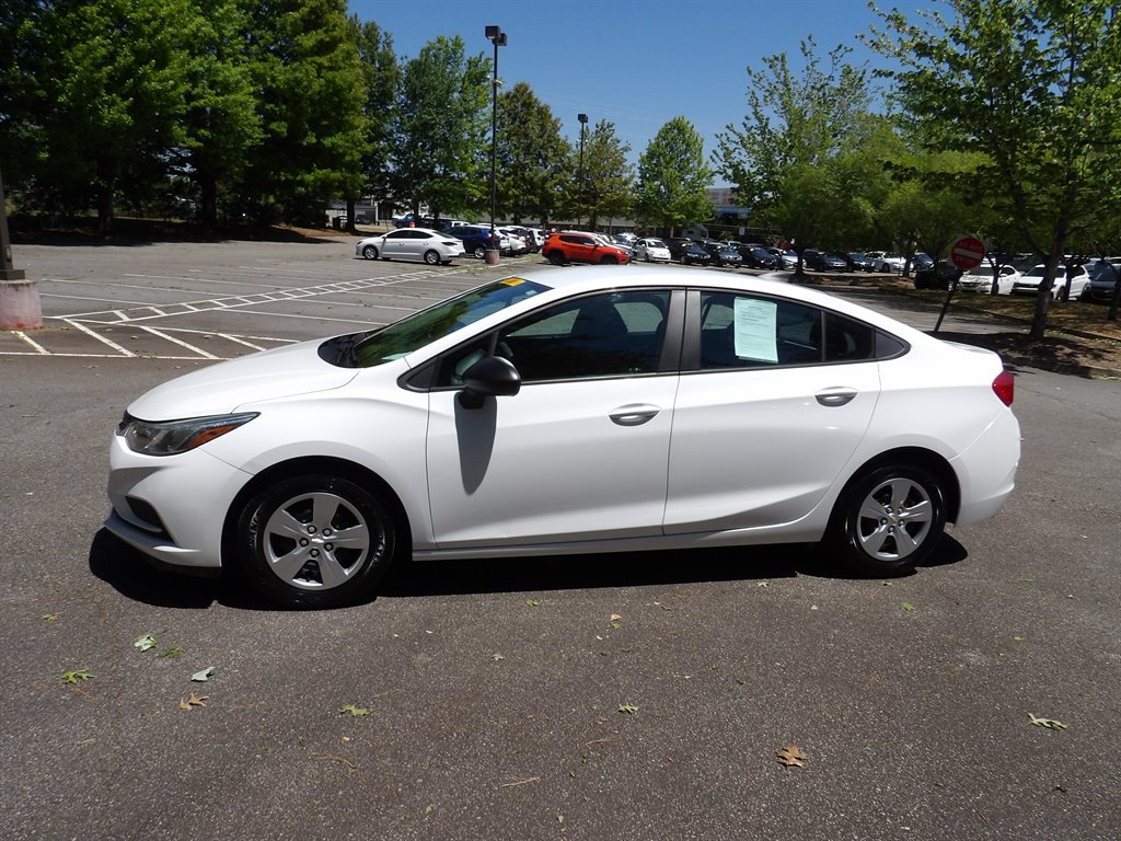 2017 Chevrolet Cruze LS Auto's photo