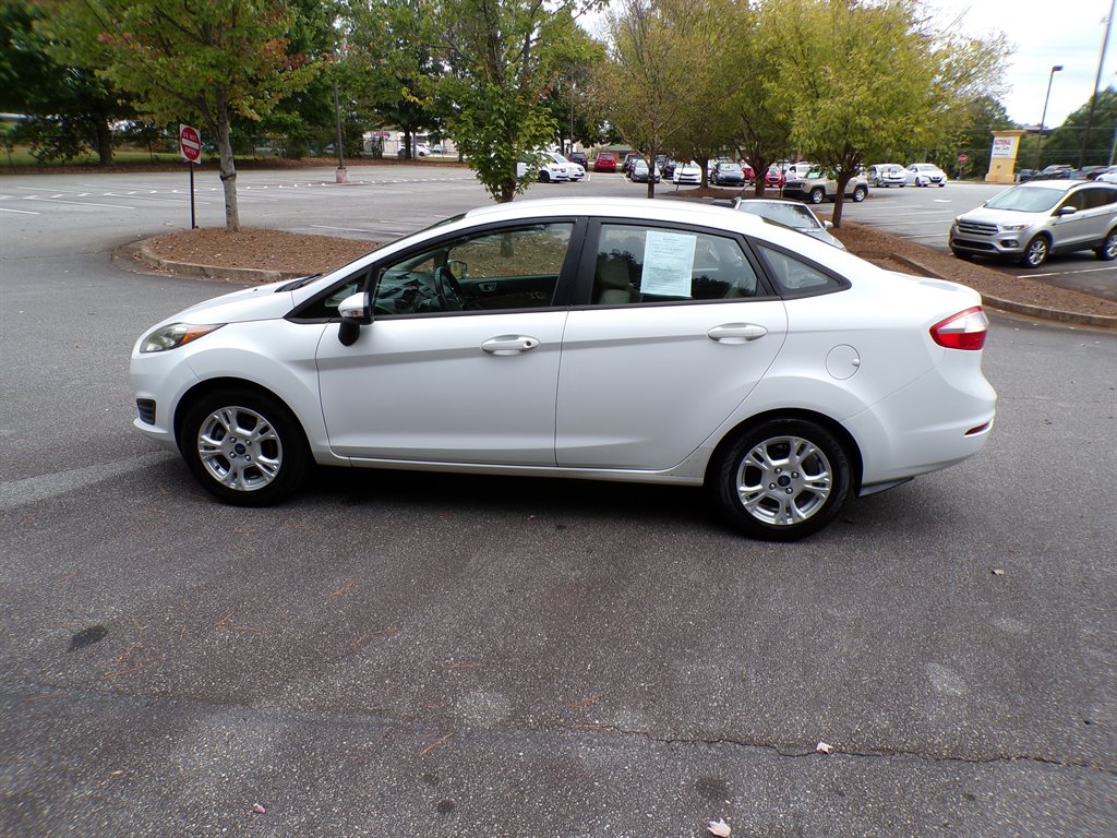 2014 Ford Fiesta SE's photo