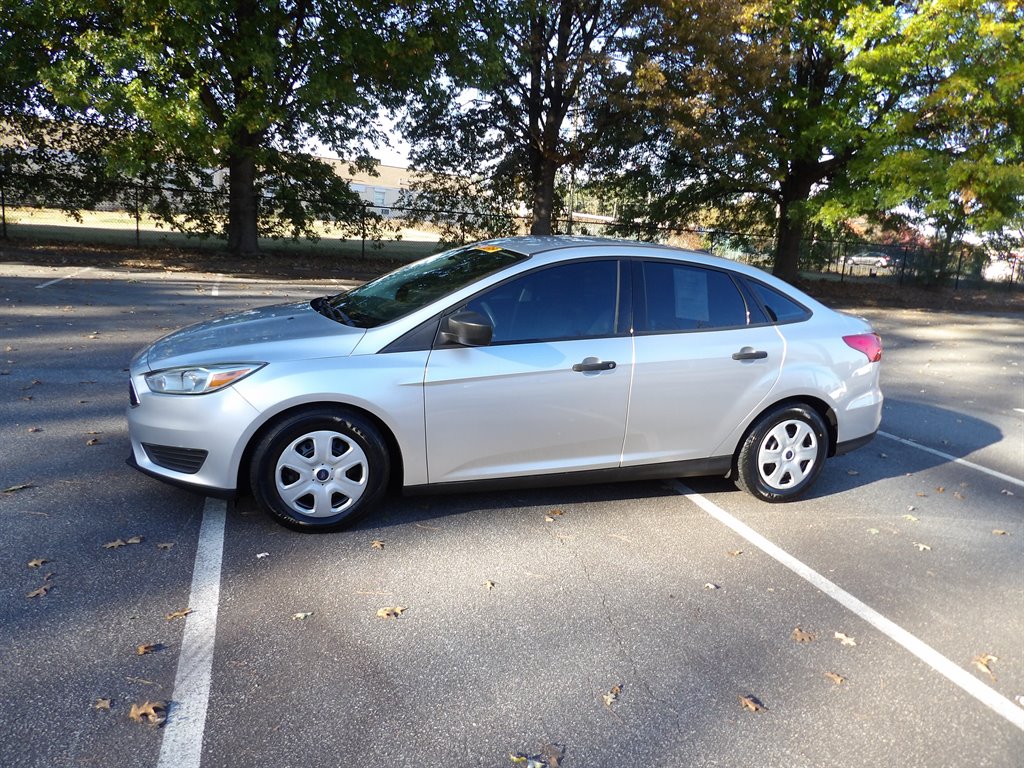 2018 Ford Focus S's photo