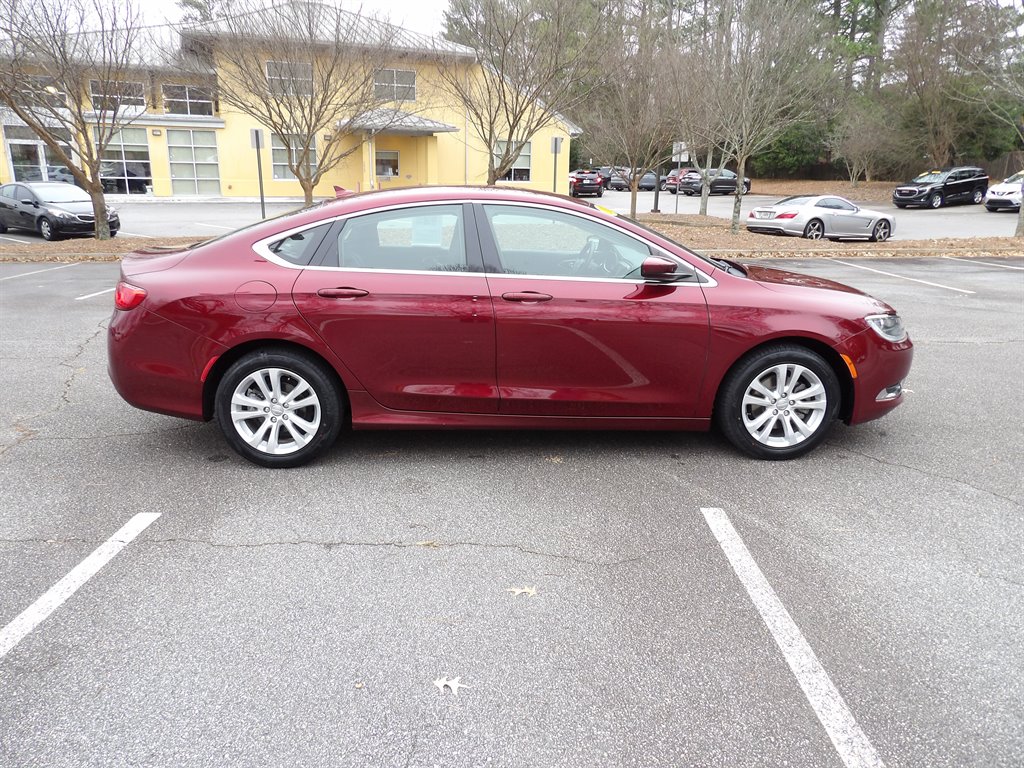 2017 Chrysler 200 Limited's photo