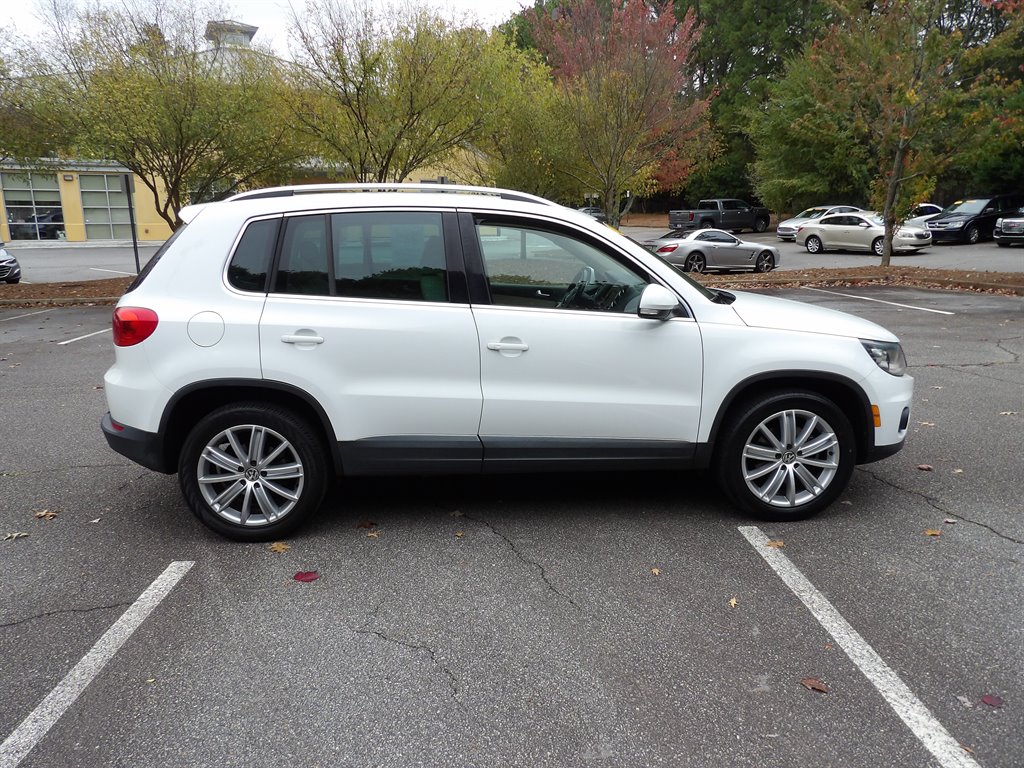 2016 Volkswagen Tiguan SE's photo