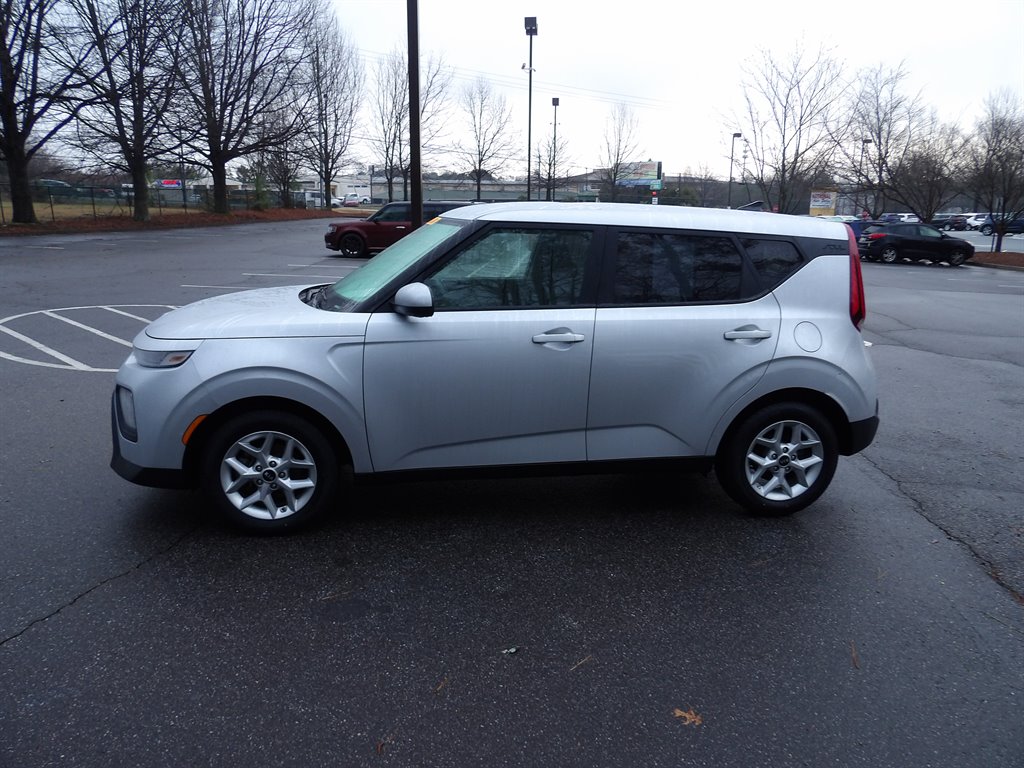 2021 Kia Soul 2.0L S IVT's photo